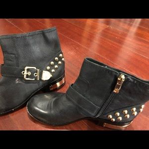NWOT Vince Camuto black bootie.